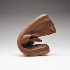 Outlet Flexway Step Loafers & Slip Ons